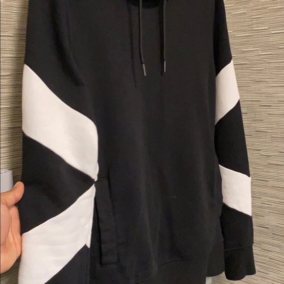 H&M Striped Sweater. - Picture 4 of 5